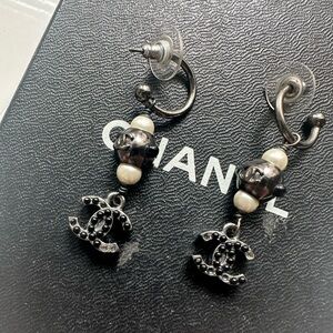 Chanel CC black and pearl hanging earrings